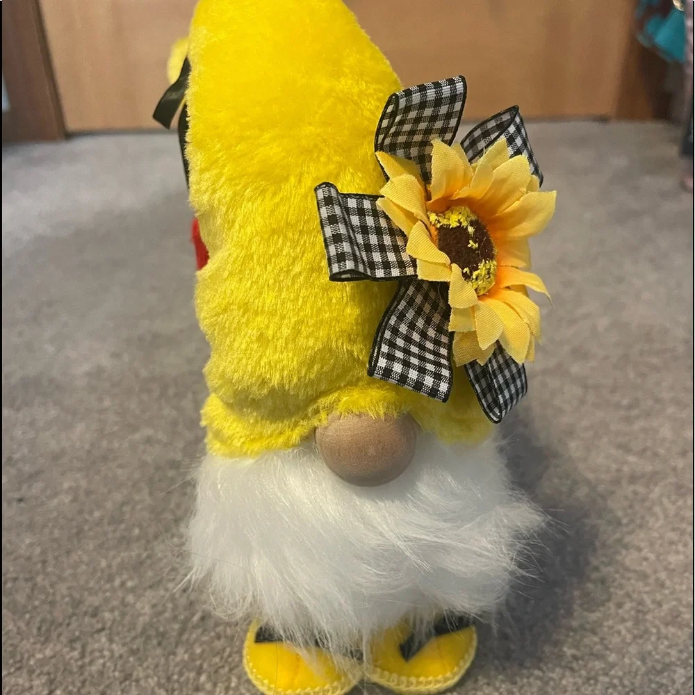 Yellow sunshine flower decoration gnomes - Picture 2 of 9